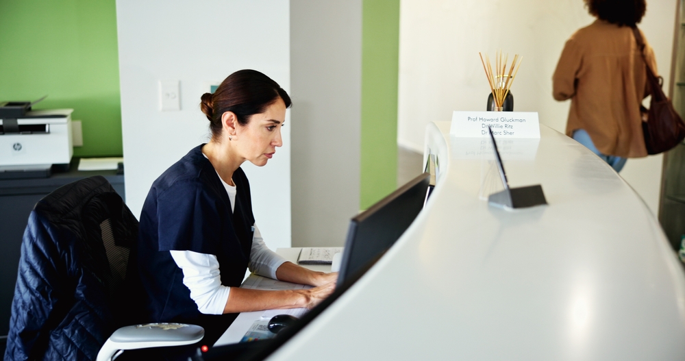 virtual dental receptionists women in the desk facing computer
